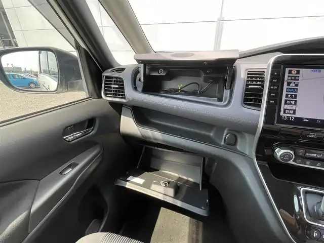 日産 セレナ e－パワー ハイウェイスター V 千葉県 2021(令3)年 4万km ブリリアントホワイトパール 2トーン プロパイロット/　衝突軽減ブレーキ/レーンキープアシスト/　レーダークルーズコントロール/オートハイビーム/　クリアランスソナー/ブラインドスポットモニター/純正１０インチナビ【MM-520D】/　フルセグ/BT/BD/DVD/CD/USB/MSV/アラウンドビューモニター/ステアリングスイッチ/デジタルインナーミラー/ＥＴＣ/両側パワースライドドア/ハンズフリーパワースライドドア/前席シートヒーター/ステアリングヒーター/LEDヘッドライト/オートライト/フォグライト/電動パーキングブレーキ/ブレーキホールド/スマートキー/プッシュスタート/フロアマット/サイドバイザー/純正15インチAW/社外ホイールスタットレスタイヤ付