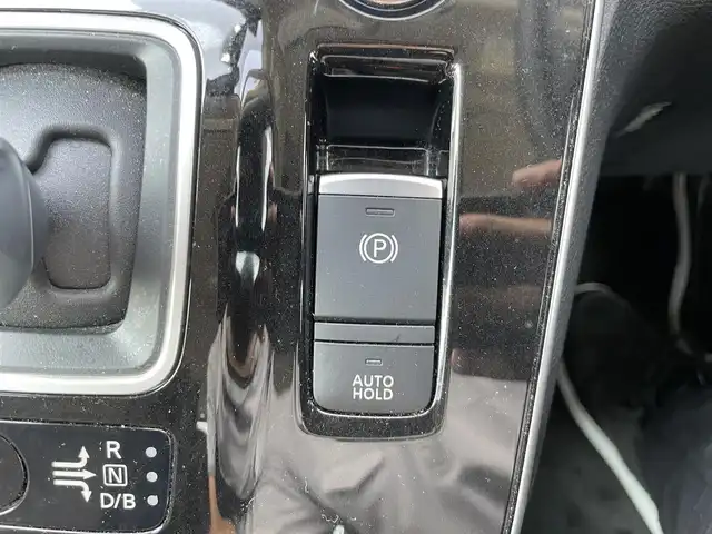 日産 セレナ e－パワー ハイウェイスター V 千葉県 2021(令3)年 4万km ブリリアントホワイトパール 2トーン プロパイロット/　衝突軽減ブレーキ/レーンキープアシスト/　レーダークルーズコントロール/オートハイビーム/　クリアランスソナー/ブラインドスポットモニター/純正１０インチナビ【MM-520D】/　フルセグ/BT/BD/DVD/CD/USB/MSV/アラウンドビューモニター/ステアリングスイッチ/デジタルインナーミラー/ＥＴＣ/両側パワースライドドア/ハンズフリーパワースライドドア/前席シートヒーター/ステアリングヒーター/LEDヘッドライト/オートライト/フォグライト/電動パーキングブレーキ/ブレーキホールド/スマートキー/プッシュスタート/フロアマット/サイドバイザー/純正15インチAW/社外ホイールスタットレスタイヤ付