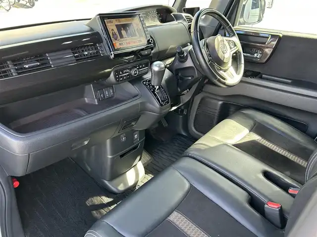 ホンダ Ｎ ＢＯＸ カスタム G L ターボ ホンダセンシング 愛知県 2019(平31)年 5.5万km プラチナホワイトパール ワンオーナー 禁煙車リモコンエンジンスターター/両側パワースライドドア/純正ナビ/フルセグテレビ/バックカメラ/クルコン/Bluetooth/純正アルミホイール/プッシュスタート/ビルトインETC/CMBS/LKAS/ハーフレザーシート/コーナーセンサー/パドルシフト/ドラレコ/オートライト/取説、保証書、スペアキー