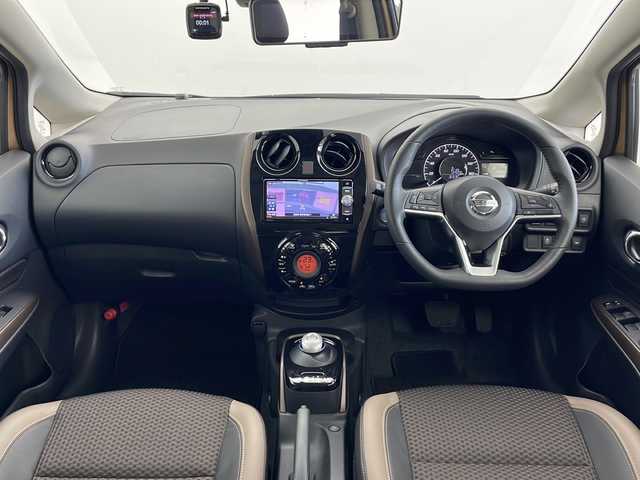 日産 ノート e－パワー メダリスト FOUR 秋田県 2019(平31)年 2.1万km ギャラクシーゴールド 4WD/社外メモリナビ　/フルセグTV/CD/DVD/Bluetooth/衝突被害軽減システム　/レーダークルーズコントロール　/レーンキープアシスト　/横滑り防止装置　/全方位カメラ　/前方ドラレコ　/前後コーナーセンサー/ＬＥＤヘッドライト　/デジタルインナーミラー　/純正アルミホイール/純正フロアマット