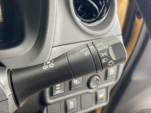 日産 ノート e－パワー メダリスト FOUR 秋田県 2019(平31)年 2.1万km ギャラクシーゴールド 4WD/社外メモリナビ　/フルセグTV/CD/DVD/Bluetooth/衝突被害軽減システム　/レーダークルーズコントロール　/レーンキープアシスト　/横滑り防止装置　/全方位カメラ　/前方ドラレコ　/前後コーナーセンサー/ＬＥＤヘッドライト　/デジタルインナーミラー　/純正アルミホイール/純正フロアマット