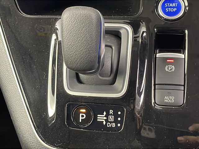 日産 セレナ e－パワー ハイウェイスター V 埼玉県 2020(令2)年 4.9万km ダイヤモンドブラック 純正ナビ/全方位カメラ/前方ドライブレコーダー/両側パワースライドドア/後席モニター/ビルトインETC/ブラインドスポットモニター/オートブレーキホールド/ステアリングリモコン/プッシュスタート/コーナーセンサー/衝突軽減ブレーキ/レーンキープアシスト/盗難防止装置/横滑り防止装置/プリクラッシュセーフティ/ロールサンシェード/純正フロアマット/オートライト/フロントフォグランプ/ウィンカーミラー/純正ドアバイザー/純正アルミホイール/フロント・サイドエアロ