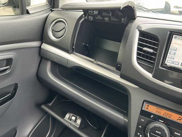 スズキ ワゴンＲ スティングレー X 兵庫県 2015(平27)年 6.4万km スチールシルバーM 保証書・取説・有/社外SDメモリナビ（FM/AM/フルセグテレビ//CD/DVD/USB/VTR/Bluetooth）/ETC/片側シートヒーター/バックカメラ/衝突被害軽減ブレーキ/車線逸脱防止支援システム/アイドリングストップ/プッシュスタート/スマートキー×2/純正フロアマット/純正ドアバイザー/純正14インチアルミホイール