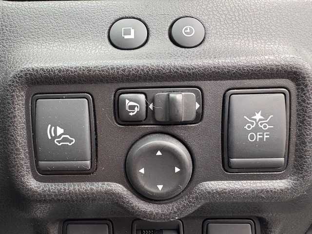 日産 ノート e－パワー X 大阪府 2017(平29)年 9.5万km ガンＭ 純正ナビ/フルセグ/アラウンドビューモニター/エマージェンシーブレーキ/車線逸脱警報/ソナー/LEDヘッドライト/ドライブレコーダー/ETC/純正アルミホイール/スマートキー×2