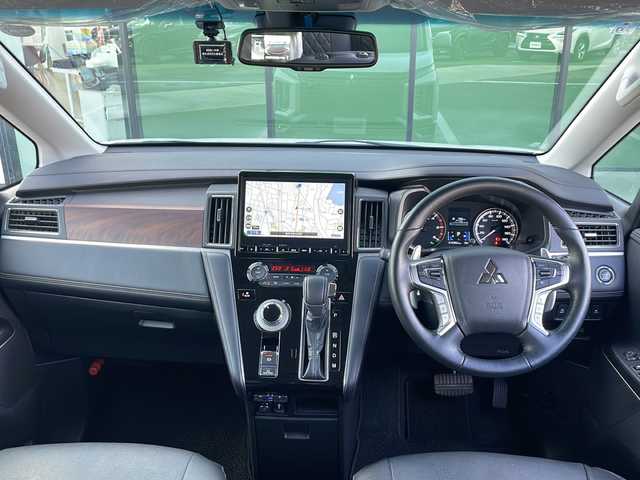 三菱 デリカＤ：５ ジャスパー 香川県 2023(令5)年 1.5万km ホワイトダイヤモントド/グラファイトグレーメタリック 三菱e-Assist/・衝突軽減ブレーキ/・車線逸脱警報/・アダプティブクルーズコントロール/・オートハイビームアシスト/・ブラインドスポットモニター/純正10.1型ナビ/【CD.DVD.USB.SD.BT】/フルセグTV/全方位カメラ　/リラックスルームイルミネーション/両側電動スライド　/パワーバックドア/パワーシート　/シートヒーター　/ハーフレザーシート/ハンドルヒーター　/パドルシフト　/革巻きステアリング　/ＬＥＤライト　/ＬＥＤフォグライト/電動パーキングブレーキ/オートホールド/ドライブレコーダー　/ETC/シートカバー/電動パーキングブレーキ