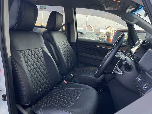 三菱 デリカＤ：５ ジャスパー 香川県 2023(令5)年 1.5万km ホワイトダイヤモントド/グラファイトグレーメタリック 三菱e-Assist/・衝突軽減ブレーキ/・車線逸脱警報/・アダプティブクルーズコントロール/・オートハイビームアシスト/・ブラインドスポットモニター/純正10.1型ナビ/【CD.DVD.USB.SD.BT】/フルセグTV/全方位カメラ　/リラックスルームイルミネーション/両側電動スライド　/パワーバックドア/パワーシート　/シートヒーター　/ハーフレザーシート/ハンドルヒーター　/パドルシフト　/革巻きステアリング　/ＬＥＤライト　/ＬＥＤフォグライト/電動パーキングブレーキ/オートホールド/ドライブレコーダー　/ETC/シートカバー/電動パーキングブレーキ