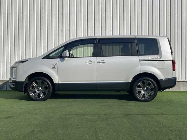 三菱 デリカＤ：５ ジャスパー 香川県 2023(令5)年 1.5万km ホワイトダイヤモントド/グラファイトグレーメタリック 三菱e-Assist/・衝突軽減ブレーキ/・車線逸脱警報/・アダプティブクルーズコントロール/・オートハイビームアシスト/・ブラインドスポットモニター/純正10.1型ナビ/【CD.DVD.USB.SD.BT】/フルセグTV/全方位カメラ　/リラックスルームイルミネーション/両側電動スライド　/パワーバックドア/パワーシート　/シートヒーター　/ハーフレザーシート/ハンドルヒーター　/パドルシフト　/革巻きステアリング　/ＬＥＤライト　/ＬＥＤフォグライト/電動パーキングブレーキ/オートホールド/ドライブレコーダー　/ETC/シートカバー/電動パーキングブレーキ