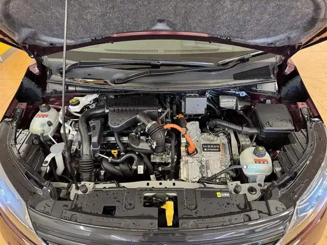 日産 ノート X 群馬県 2024(令6)年 3万km バーガンディー 安全性能/・エマージェンシーブレーキ/・プロパイロット/・ブラインドスポットモニター/・車線逸脱防止支援/・速度標識表示/・駐車支援/・後退時車両検知/純正9インチメモリナビ/　　BT/フルセグ/    USB/HDMI/FM/AM/    AppleCarPlay/AndroidAuto/アラウンドビューモニター/デジタルインナーミラー/オートLEDヘッドライト/オートブレーキホールド/電動パーキングブレーキ/スマートキー/置くだけ充電/ビルドインETC2.0