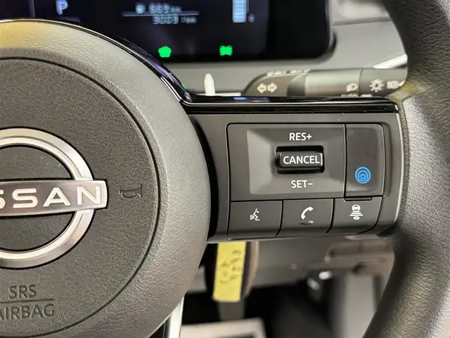 日産 ノート X 群馬県 2024(令6)年 3万km バーガンディー 安全性能/・エマージェンシーブレーキ/・プロパイロット/・ブラインドスポットモニター/・車線逸脱防止支援/・速度標識表示/・駐車支援/・後退時車両検知/純正9インチメモリナビ/　　BT/フルセグ/    USB/HDMI/FM/AM/    AppleCarPlay/AndroidAuto/アラウンドビューモニター/デジタルインナーミラー/オートLEDヘッドライト/オートブレーキホールド/電動パーキングブレーキ/スマートキー/置くだけ充電/ビルドインETC2.0