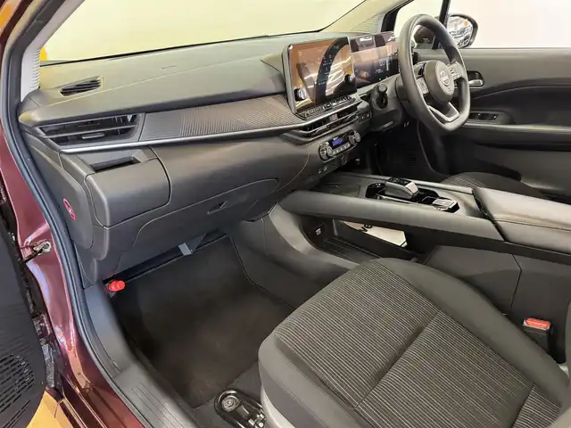 日産 ノート X 群馬県 2024(令6)年 3万km バーガンディー 安全性能/・エマージェンシーブレーキ/・プロパイロット/・ブラインドスポットモニター/・車線逸脱防止支援/・速度標識表示/・駐車支援/・後退時車両検知/純正9インチメモリナビ/　　BT/フルセグ/    USB/HDMI/FM/AM/    AppleCarPlay/AndroidAuto/アラウンドビューモニター/デジタルインナーミラー/オートLEDヘッドライト/オートブレーキホールド/電動パーキングブレーキ/スマートキー/置くだけ充電/ビルドインETC2.0