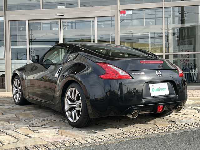 日産 フェアレディ Ｚ 静岡県 2013(平25)年 6.4万km ダイヤモンドブラック 純正メモリナビ/・CD/・DVD/・フルセグＴＶ/・Bluetooth/・AM/・FM/主要装備/・横滑り防止装置/・パドルシフト/・バックカメラ/・ETC/・ステリモ/・純正フロアマット/・純正アルミホイール/・キセノンヘッドライト/・オートライト/スマートキー/・プッシュスタート