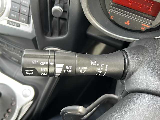 日産 フェアレディ Ｚ 静岡県 2013(平25)年 6.4万km ダイヤモンドブラック 純正メモリナビ/・CD/・DVD/・フルセグＴＶ/・Bluetooth/・AM/・FM/主要装備/・横滑り防止装置/・パドルシフト/・バックカメラ/・ETC/・ステリモ/・純正フロアマット/・純正アルミホイール/・キセノンヘッドライト/・オートライト/スマートキー/・プッシュスタート