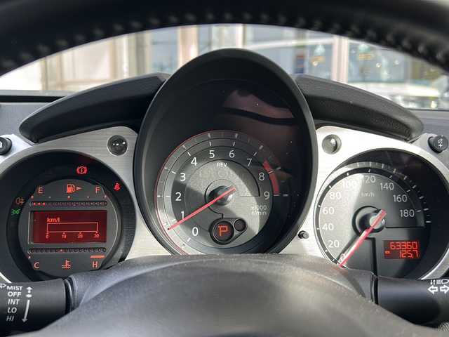 日産 フェアレディ Ｚ 静岡県 2013(平25)年 6.4万km ダイヤモンドブラック 純正メモリナビ/・CD/・DVD/・フルセグＴＶ/・Bluetooth/・AM/・FM/主要装備/・横滑り防止装置/・パドルシフト/・バックカメラ/・ETC/・ステリモ/・純正フロアマット/・純正アルミホイール/・キセノンヘッドライト/・オートライト/スマートキー/・プッシュスタート