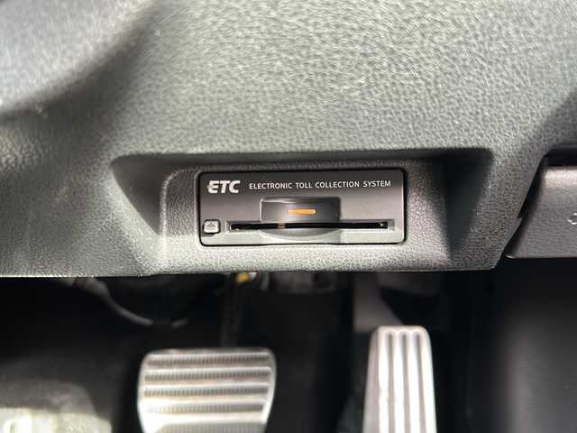 日産 フェアレディ Ｚ 静岡県 2013(平25)年 6.4万km ダイヤモンドブラック 純正メモリナビ/・CD/・DVD/・フルセグＴＶ/・Bluetooth/・AM/・FM/主要装備/・横滑り防止装置/・パドルシフト/・バックカメラ/・ETC/・ステリモ/・純正フロアマット/・純正アルミホイール/・キセノンヘッドライト/・オートライト/スマートキー/・プッシュスタート