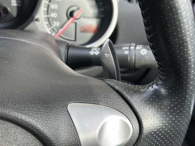 日産 フェアレディ Ｚ 静岡県 2013(平25)年 6.4万km ダイヤモンドブラック 純正メモリナビ/・CD/・DVD/・フルセグＴＶ/・Bluetooth/・AM/・FM/主要装備/・横滑り防止装置/・パドルシフト/・バックカメラ/・ETC/・ステリモ/・純正フロアマット/・純正アルミホイール/・キセノンヘッドライト/・オートライト/スマートキー/・プッシュスタート