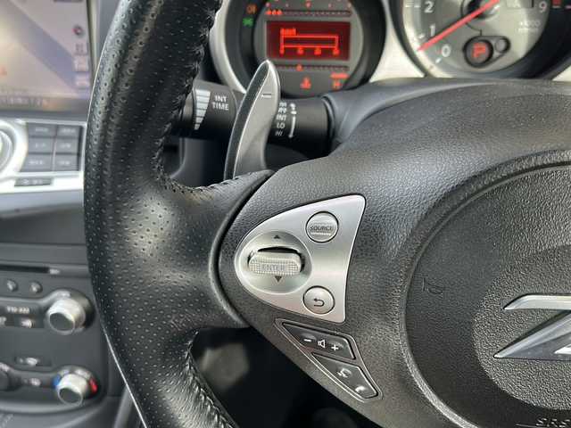 日産 フェアレディ Ｚ 静岡県 2013(平25)年 6.4万km ダイヤモンドブラック 純正メモリナビ/・CD/・DVD/・フルセグＴＶ/・Bluetooth/・AM/・FM/主要装備/・横滑り防止装置/・パドルシフト/・バックカメラ/・ETC/・ステリモ/・純正フロアマット/・純正アルミホイール/・キセノンヘッドライト/・オートライト/スマートキー/・プッシュスタート