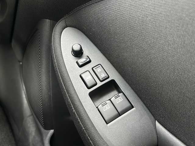 日産 フェアレディ Ｚ 静岡県 2013(平25)年 6.4万km ダイヤモンドブラック 純正メモリナビ/・CD/・DVD/・フルセグＴＶ/・Bluetooth/・AM/・FM/主要装備/・横滑り防止装置/・パドルシフト/・バックカメラ/・ETC/・ステリモ/・純正フロアマット/・純正アルミホイール/・キセノンヘッドライト/・オートライト/スマートキー/・プッシュスタート