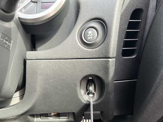 日産 フェアレディ Ｚ 静岡県 2013(平25)年 6.4万km ダイヤモンドブラック 純正メモリナビ/・CD/・DVD/・フルセグＴＶ/・Bluetooth/・AM/・FM/主要装備/・横滑り防止装置/・パドルシフト/・バックカメラ/・ETC/・ステリモ/・純正フロアマット/・純正アルミホイール/・キセノンヘッドライト/・オートライト/スマートキー/・プッシュスタート