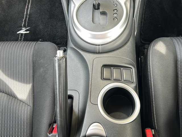 日産 フェアレディ Ｚ 静岡県 2013(平25)年 6.4万km ダイヤモンドブラック 純正メモリナビ/・CD/・DVD/・フルセグＴＶ/・Bluetooth/・AM/・FM/主要装備/・横滑り防止装置/・パドルシフト/・バックカメラ/・ETC/・ステリモ/・純正フロアマット/・純正アルミホイール/・キセノンヘッドライト/・オートライト/スマートキー/・プッシュスタート