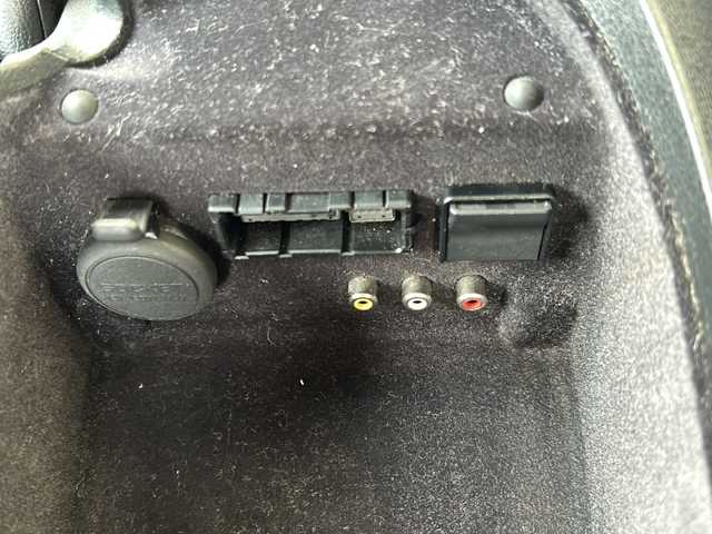 日産 フェアレディ Ｚ 静岡県 2013(平25)年 6.4万km ダイヤモンドブラック 純正メモリナビ/・CD/・DVD/・フルセグＴＶ/・Bluetooth/・AM/・FM/主要装備/・横滑り防止装置/・パドルシフト/・バックカメラ/・ETC/・ステリモ/・純正フロアマット/・純正アルミホイール/・キセノンヘッドライト/・オートライト/スマートキー/・プッシュスタート