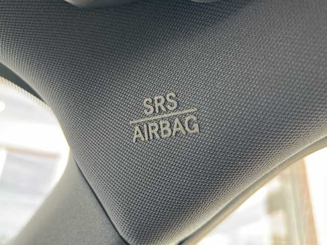 日産 フェアレディ Ｚ 静岡県 2013(平25)年 6.4万km ダイヤモンドブラック 純正メモリナビ/・CD/・DVD/・フルセグＴＶ/・Bluetooth/・AM/・FM/主要装備/・横滑り防止装置/・パドルシフト/・バックカメラ/・ETC/・ステリモ/・純正フロアマット/・純正アルミホイール/・キセノンヘッドライト/・オートライト/スマートキー/・プッシュスタート