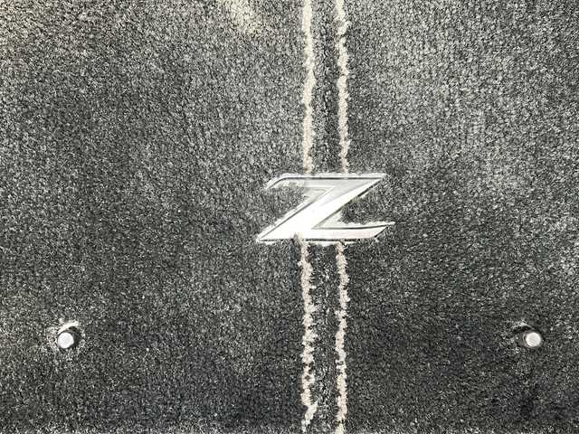 日産 フェアレディ Ｚ 静岡県 2013(平25)年 6.4万km ダイヤモンドブラック 純正メモリナビ/・CD/・DVD/・フルセグＴＶ/・Bluetooth/・AM/・FM/主要装備/・横滑り防止装置/・パドルシフト/・バックカメラ/・ETC/・ステリモ/・純正フロアマット/・純正アルミホイール/・キセノンヘッドライト/・オートライト/スマートキー/・プッシュスタート