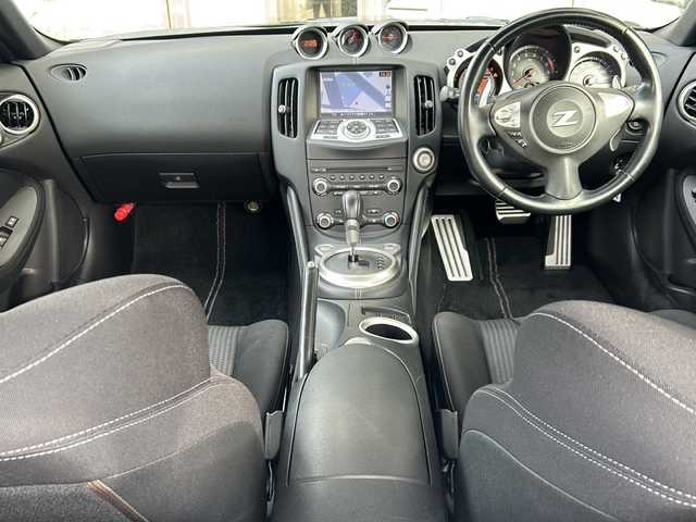 日産 フェアレディ Ｚ 静岡県 2013(平25)年 6.4万km ダイヤモンドブラック 純正メモリナビ/・CD/・DVD/・フルセグＴＶ/・Bluetooth/・AM/・FM/主要装備/・横滑り防止装置/・パドルシフト/・バックカメラ/・ETC/・ステリモ/・純正フロアマット/・純正アルミホイール/・キセノンヘッドライト/・オートライト/スマートキー/・プッシュスタート