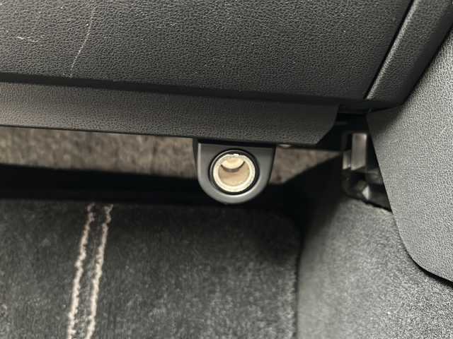 日産 フェアレディ Ｚ 静岡県 2013(平25)年 6.4万km ダイヤモンドブラック 純正メモリナビ/・CD/・DVD/・フルセグＴＶ/・Bluetooth/・AM/・FM/主要装備/・横滑り防止装置/・パドルシフト/・バックカメラ/・ETC/・ステリモ/・純正フロアマット/・純正アルミホイール/・キセノンヘッドライト/・オートライト/スマートキー/・プッシュスタート