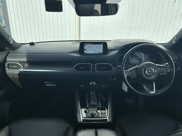 マツダ ＣＸ－８ XD Lパッケージ 熊本県 2018(平30)年 5.5万km ソウルレッドクリスタルM 純正ナビ/・AM/FM/CD/DVD/USB/AUX/BT/・フルセグTV/全周囲カメラ/・フロント/サイド/バック/アイドリングストップ/車間認知支援システム/スマートブレーキサポート/ブラインドスポットモニター/レーンキープアシストシステム/交通標識認識システム/ドライバーアテンションアラート/オートマチックハイビーム/アダプティブクルーズコントロール/ヘッドアップディスプレイ/前後コーナーセンサー/革巻きステアリング/・ステアリングリモコン/・ステアリングヒーター/レザーシート/・D/N席＋二列目シートヒーター/・D/N席エアシート/・D/N席パワーシート/・D席シートメモリー/BOSEサウンド/オートライト/・LEDライト/・フォグランプ/社外後席用モニター/パワーバックドア/電動格納ミラー/・ウィンカーミラー/前後ドライブレコーダー（ZDR-015）/電動サイドブレーキ/・オートホールドブレーキ/ETC/ルーフレール/ドアバイザー/純正フロアマット/純正アルミホイール/スマートキー/・スペアキー