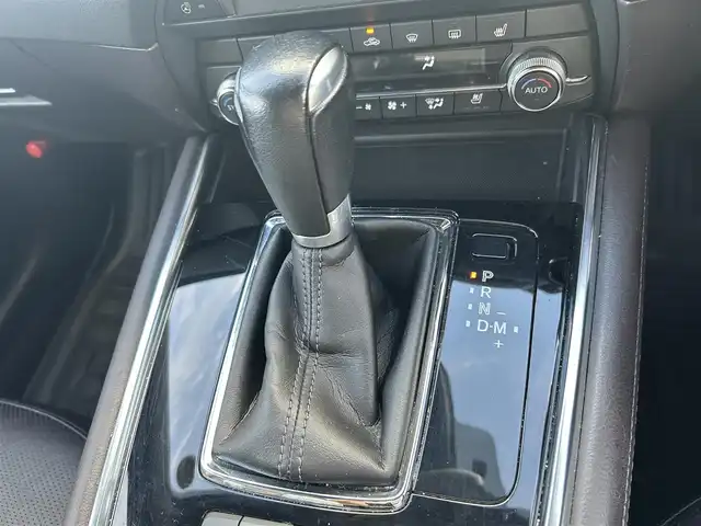 マツダ ＣＸ－８ XD Lパッケージ 熊本県 2018(平30)年 5.5万km ソウルレッドクリスタルM 純正ナビ/・AM/FM/CD/DVD/USB/AUX/BT/・フルセグTV/全周囲カメラ/・フロント/サイド/バック/アイドリングストップ/車間認知支援システム/スマートブレーキサポート/ブラインドスポットモニター/レーンキープアシストシステム/交通標識認識システム/ドライバーアテンションアラート/オートマチックハイビーム/アダプティブクルーズコントロール/ヘッドアップディスプレイ/前後コーナーセンサー/革巻きステアリング/・ステアリングリモコン/・ステアリングヒーター/レザーシート/・D/N席＋二列目シートヒーター/・D/N席エアシート/・D/N席パワーシート/・D席シートメモリー/BOSEサウンド/オートライト/・LEDライト/・フォグランプ/社外後席用モニター/パワーバックドア/電動格納ミラー/・ウィンカーミラー/前後ドライブレコーダー（ZDR-015）/電動サイドブレーキ/・オートホールドブレーキ/ETC/ルーフレール/ドアバイザー/純正フロアマット/純正アルミホイール/スマートキー/・スペアキー