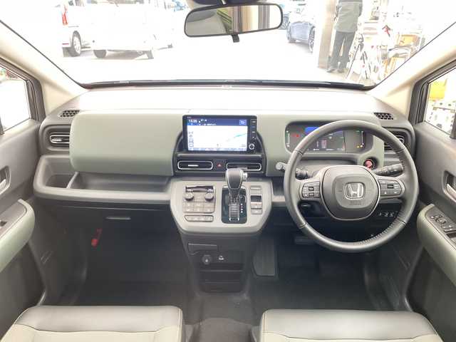 ホンダ フリード ハイブリット e:HEV クロスター 兵庫県 2025(令7)年 0.1千km メテオロイドグレーメタリック ・登録済未使用車/・純正9インチナビ/・フルセグ・BT・USB・Apple Car Play/・バックカメラ/・両側パワースライドドア/・衝突軽減ブレーキ/・路外逸脱抑制機能/・踏み間違い衝突軽減システム/・パーキングセンサー/・先行車発進お知らせ/・レーンキープアシスト/・ブラインドスポットモニター/・標識認識機能/・アダプティブクルーズコントロール/・ハーフレザー/・前席シートヒーター/・2列目サンシェード/・3列目サーキュレーター/・LEDヘッドライト/・フォグランプ/・オートライト/・オートマチックハイビーム/・プッシュスタート/・スマートキー/・スペアキー