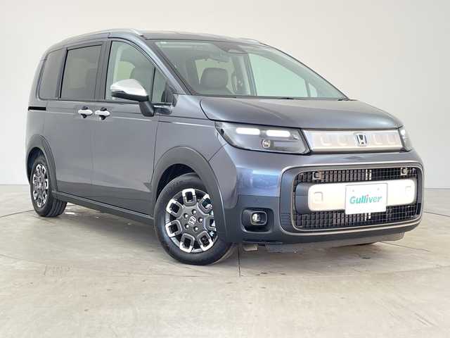 ホンダ フリード ハイブリット e:HEV クロスター 兵庫県 2025(令7)年 0.1千km メテオロイドグレーメタリック ・登録済未使用車/・純正9インチナビ/・フルセグ・BT・USB・Apple Car Play/・バックカメラ/・両側パワースライドドア/・衝突軽減ブレーキ/・路外逸脱抑制機能/・踏み間違い衝突軽減システム/・パーキングセンサー/・先行車発進お知らせ/・レーンキープアシスト/・ブラインドスポットモニター/・標識認識機能/・アダプティブクルーズコントロール/・ハーフレザー/・前席シートヒーター/・2列目サンシェード/・3列目サーキュレーター/・LEDヘッドライト/・フォグランプ/・オートライト/・オートマチックハイビーム/・プッシュスタート/・スマートキー/・スペアキー