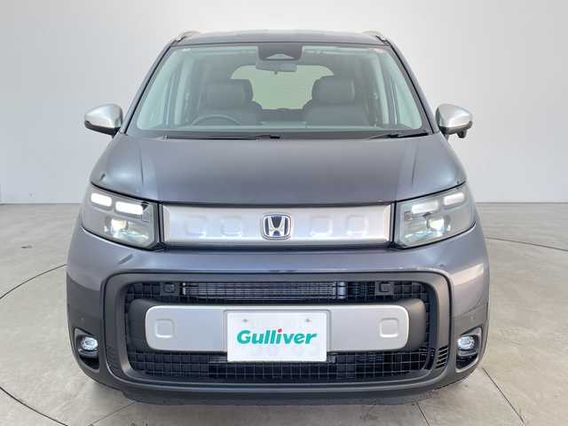 ホンダ フリード ハイブリット e:HEV クロスター 兵庫県 2025(令7)年 0.1千km メテオロイドグレーメタリック ・登録済未使用車/・純正9インチナビ/・フルセグ・BT・USB・Apple Car Play/・バックカメラ/・両側パワースライドドア/・衝突軽減ブレーキ/・路外逸脱抑制機能/・踏み間違い衝突軽減システム/・パーキングセンサー/・先行車発進お知らせ/・レーンキープアシスト/・ブラインドスポットモニター/・標識認識機能/・アダプティブクルーズコントロール/・ハーフレザー/・前席シートヒーター/・2列目サンシェード/・3列目サーキュレーター/・LEDヘッドライト/・フォグランプ/・オートライト/・オートマチックハイビーム/・プッシュスタート/・スマートキー/・スペアキー