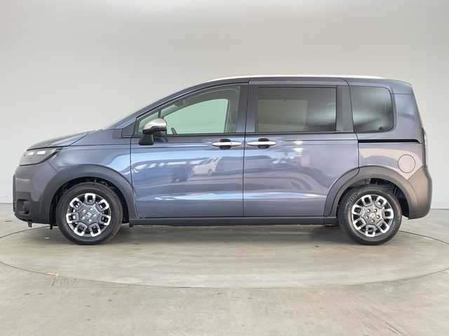 ホンダ フリード ハイブリット e:HEV クロスター 兵庫県 2025(令7)年 0.1千km メテオロイドグレーメタリック ・登録済未使用車/・純正9インチナビ/・フルセグ・BT・USB・Apple Car Play/・バックカメラ/・両側パワースライドドア/・衝突軽減ブレーキ/・路外逸脱抑制機能/・踏み間違い衝突軽減システム/・パーキングセンサー/・先行車発進お知らせ/・レーンキープアシスト/・ブラインドスポットモニター/・標識認識機能/・アダプティブクルーズコントロール/・ハーフレザー/・前席シートヒーター/・2列目サンシェード/・3列目サーキュレーター/・LEDヘッドライト/・フォグランプ/・オートライト/・オートマチックハイビーム/・プッシュスタート/・スマートキー/・スペアキー