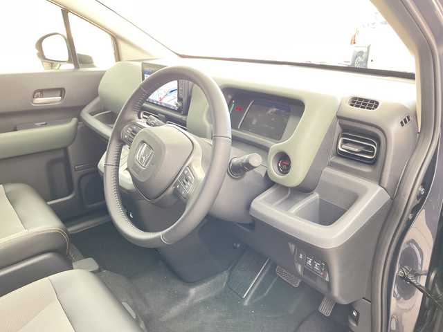 ホンダ フリード ハイブリット e:HEV クロスター 兵庫県 2025(令7)年 0.1千km メテオロイドグレーメタリック ・登録済未使用車/・純正9インチナビ/・フルセグ・BT・USB・Apple Car Play/・バックカメラ/・両側パワースライドドア/・衝突軽減ブレーキ/・路外逸脱抑制機能/・踏み間違い衝突軽減システム/・パーキングセンサー/・先行車発進お知らせ/・レーンキープアシスト/・ブラインドスポットモニター/・標識認識機能/・アダプティブクルーズコントロール/・ハーフレザー/・前席シートヒーター/・2列目サンシェード/・3列目サーキュレーター/・LEDヘッドライト/・フォグランプ/・オートライト/・オートマチックハイビーム/・プッシュスタート/・スマートキー/・スペアキー