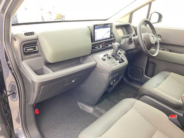 ホンダ フリード ハイブリット e:HEV クロスター 兵庫県 2025(令7)年 0.1千km メテオロイドグレーメタリック ・登録済未使用車/・純正9インチナビ/・フルセグ・BT・USB・Apple Car Play/・バックカメラ/・両側パワースライドドア/・衝突軽減ブレーキ/・路外逸脱抑制機能/・踏み間違い衝突軽減システム/・パーキングセンサー/・先行車発進お知らせ/・レーンキープアシスト/・ブラインドスポットモニター/・標識認識機能/・アダプティブクルーズコントロール/・ハーフレザー/・前席シートヒーター/・2列目サンシェード/・3列目サーキュレーター/・LEDヘッドライト/・フォグランプ/・オートライト/・オートマチックハイビーム/・プッシュスタート/・スマートキー/・スペアキー