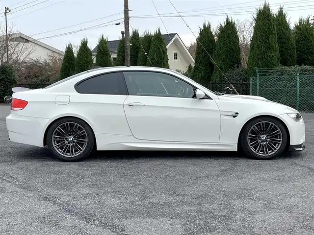 ＢＭＷ Ｍ３ クーペ 千葉県 2009(平21)年 6.7万km アルピンホワイトⅢ Mドライブパッケージ/カーボンルーフ/社外カーボンフロントスポイラー/社外カーボントランクスポイラ/ー/純正18インチAW/純正HDDナビ/バックカメラ