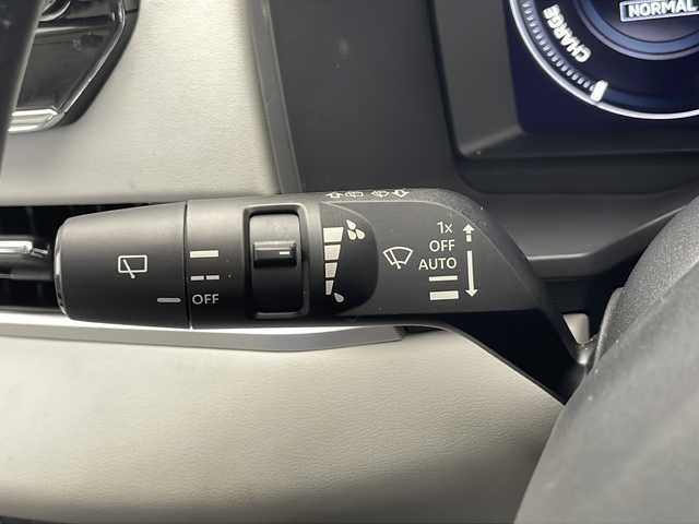 三菱 アウトランダー ＰＨＥＶ P 千葉県 2022(令4)年 3.2万km コスミックブルーマイカ ワンオーナー　/サンルーフ/純正ナビ（ＡｐｐｌＣａｒＰｌａｙ・ＢＴ・フルセグ）/全周囲カメラ　/純正前後ドライブレコーダー　/ビルトインＥＴＣ２．０　/前後クリアランスソナー　/ e-Assist/・衝突被害軽減ブレーキシステム/・踏み間違い衝突防止アシスト［EAPM］/・車線逸脱警報システム[LDW]/・車線維持支援機能［LKA］/・レーダークルーズコントロール/・後側方車両検知警報システム [BSW]/・標識認識システム[TSR]/・ヘッドアップディスプレイ/・ブラインドスポットモニター/横滑り防止/アイドリングストップ/BOSEプレミアムサウンド/運転席・助手席シートヒーター/パワーバックドア/ステアリングヒーター/運転席・助手席パワーシート/純正フロアマット/純正20インチAW/オートライト/オートマチックハイビーム/LEDヘッドライト/フォグライト/スマートキー/プッシュスタート/保証書/取扱説明書