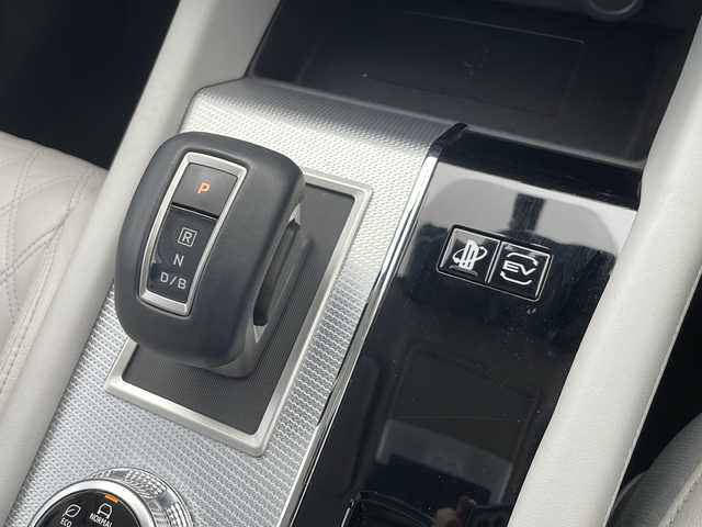 三菱 アウトランダー ＰＨＥＶ P 千葉県 2022(令4)年 3.2万km コスミックブルーマイカ ワンオーナー　/サンルーフ/純正ナビ（ＡｐｐｌＣａｒＰｌａｙ・ＢＴ・フルセグ）/全周囲カメラ　/純正前後ドライブレコーダー　/ビルトインＥＴＣ２．０　/前後クリアランスソナー　/ e-Assist/・衝突被害軽減ブレーキシステム/・踏み間違い衝突防止アシスト［EAPM］/・車線逸脱警報システム[LDW]/・車線維持支援機能［LKA］/・レーダークルーズコントロール/・後側方車両検知警報システム [BSW]/・標識認識システム[TSR]/・ヘッドアップディスプレイ/・ブラインドスポットモニター/横滑り防止/アイドリングストップ/BOSEプレミアムサウンド/運転席・助手席シートヒーター/パワーバックドア/ステアリングヒーター/運転席・助手席パワーシート/純正フロアマット/純正20インチAW/オートライト/オートマチックハイビーム/LEDヘッドライト/フォグライト/スマートキー/プッシュスタート/保証書/取扱説明書