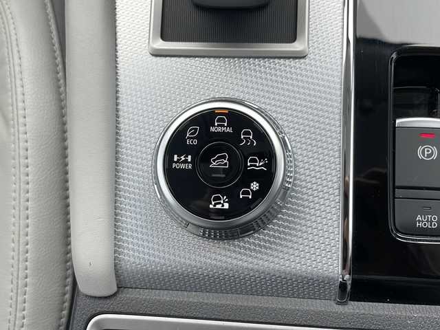 三菱 アウトランダー ＰＨＥＶ P 千葉県 2022(令4)年 3.2万km コスミックブルーマイカ ワンオーナー　/サンルーフ/純正ナビ（ＡｐｐｌＣａｒＰｌａｙ・ＢＴ・フルセグ）/全周囲カメラ　/純正前後ドライブレコーダー　/ビルトインＥＴＣ２．０　/前後クリアランスソナー　/ e-Assist/・衝突被害軽減ブレーキシステム/・踏み間違い衝突防止アシスト［EAPM］/・車線逸脱警報システム[LDW]/・車線維持支援機能［LKA］/・レーダークルーズコントロール/・後側方車両検知警報システム [BSW]/・標識認識システム[TSR]/・ヘッドアップディスプレイ/・ブラインドスポットモニター/横滑り防止/アイドリングストップ/BOSEプレミアムサウンド/運転席・助手席シートヒーター/パワーバックドア/ステアリングヒーター/運転席・助手席パワーシート/純正フロアマット/純正20インチAW/オートライト/オートマチックハイビーム/LEDヘッドライト/フォグライト/スマートキー/プッシュスタート/保証書/取扱説明書