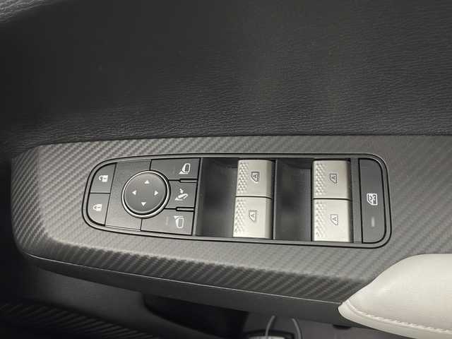 三菱 アウトランダー ＰＨＥＶ P 千葉県 2022(令4)年 3.2万km コスミックブルーマイカ ワンオーナー　/サンルーフ/純正ナビ（ＡｐｐｌＣａｒＰｌａｙ・ＢＴ・フルセグ）/全周囲カメラ　/純正前後ドライブレコーダー　/ビルトインＥＴＣ２．０　/前後クリアランスソナー　/ e-Assist/・衝突被害軽減ブレーキシステム/・踏み間違い衝突防止アシスト［EAPM］/・車線逸脱警報システム[LDW]/・車線維持支援機能［LKA］/・レーダークルーズコントロール/・後側方車両検知警報システム [BSW]/・標識認識システム[TSR]/・ヘッドアップディスプレイ/・ブラインドスポットモニター/横滑り防止/アイドリングストップ/BOSEプレミアムサウンド/運転席・助手席シートヒーター/パワーバックドア/ステアリングヒーター/運転席・助手席パワーシート/純正フロアマット/純正20インチAW/オートライト/オートマチックハイビーム/LEDヘッドライト/フォグライト/スマートキー/プッシュスタート/保証書/取扱説明書