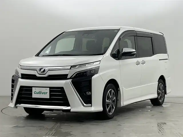 トヨタ ヴォクシー ZS 煌Ⅱ 群馬県 2019(平31)年 4万km ホワイトパールクリスタルシャイン 純正9インチSDナビ　（NSZT-Y68T）/フルセグTV/AM/FM/Bluetooth/DVD/CD/バックカメラ/ETC/前後ドライブレコーダー/両側パワースライドドア/トヨタセーフティセンス/・プリクラッシュセーフティ/・レーンディパーチャーアラート/・オートマチックハイビーム/先行車発進告知/インテリジェントクリアランスソナー/・パーキングサポートブレーキ【静止物】/LEDヘッドライト/LEDフォグランプ/クルーズコントロール/アイドリングストップ/プッシュスタート/スマートキー