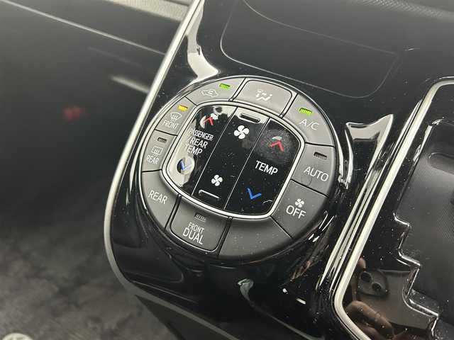 トヨタ ヴォクシー ZS 煌Ⅱ 群馬県 2019(平31)年 4万km ホワイトパールクリスタルシャイン 純正9インチナビ/フルセグTV/CD/DVD/SD/USB/BTオーディオ/バックカメラ/ドライブレコーダー前後/純正フロアマット/両側パワースライドドア/純正16インチAW/コーナーセンサー/クルーズコントロール/LEDヘッドライト/フォグライト