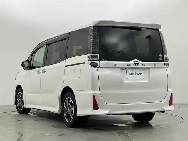 トヨタ ヴォクシー ZS 煌Ⅱ 群馬県 2019(平31)年 4万km ホワイトパールクリスタルシャイン 純正9インチSDナビ　（NSZT-Y68T）/フルセグTV/AM/FM/Bluetooth/DVD/CD/バックカメラ/ETC/前後ドライブレコーダー/両側パワースライドドア/トヨタセーフティセンス/・プリクラッシュセーフティ/・レーンディパーチャーアラート/・オートマチックハイビーム/先行車発進告知/インテリジェントクリアランスソナー/・パーキングサポートブレーキ【静止物】/LEDヘッドライト/LEDフォグランプ/クルーズコントロール/アイドリングストップ/プッシュスタート/スマートキー