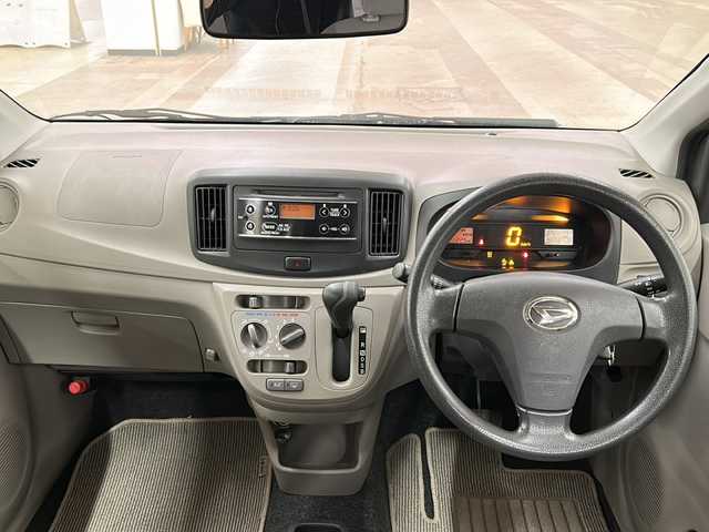 ダイハツ ミラ イース Lf SA 道央・札幌 2014(平26)年 16.6万km シャイニングレッド /4WD//アイドリングストップ//CD//ミュージックサーバー//ミュージックプレイヤー接続(AUX)//布シート//アルミホイール社外14インチ//ABS//横滑り防止装置//衝突被害軽減システム//ダブルエアバック//パワーウィンドウ//パワーステアリング