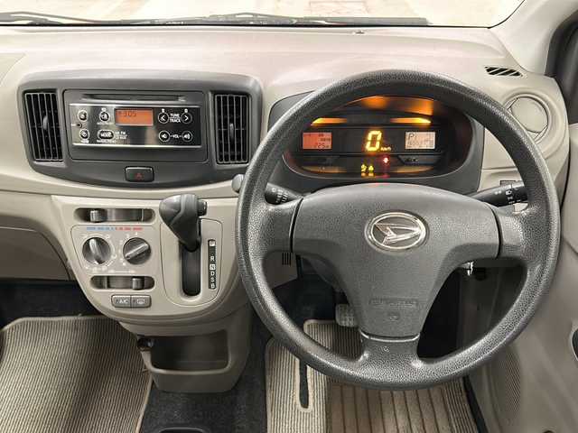 ダイハツ ミラ イース Lf SA 道央・札幌 2014(平26)年 16.6万km シャイニングレッド /4WD//アイドリングストップ//CD//ミュージックサーバー//ミュージックプレイヤー接続(AUX)//布シート//アルミホイール社外14インチ//ABS//横滑り防止装置//衝突被害軽減システム//ダブルエアバック//パワーウィンドウ//パワーステアリング
