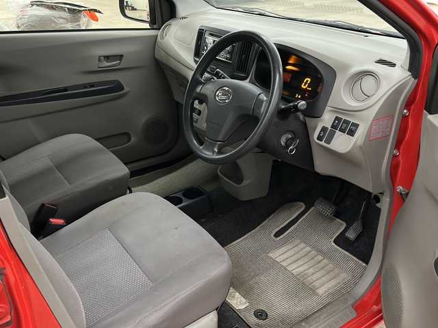 ダイハツ ミラ イース Lf SA 道央・札幌 2014(平26)年 16.6万km シャイニングレッド /4WD//アイドリングストップ//CD//ミュージックサーバー//ミュージックプレイヤー接続(AUX)//布シート//アルミホイール社外14インチ//ABS//横滑り防止装置//衝突被害軽減システム//ダブルエアバック//パワーウィンドウ//パワーステアリング