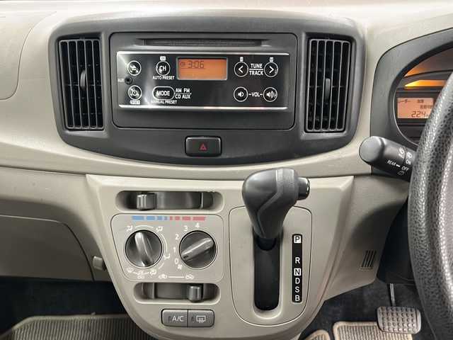 ダイハツ ミラ イース Lf SA 道央・札幌 2014(平26)年 16.6万km シャイニングレッド /4WD//アイドリングストップ//CD//ミュージックサーバー//ミュージックプレイヤー接続(AUX)//布シート//アルミホイール社外14インチ//ABS//横滑り防止装置//衝突被害軽減システム//ダブルエアバック//パワーウィンドウ//パワーステアリング