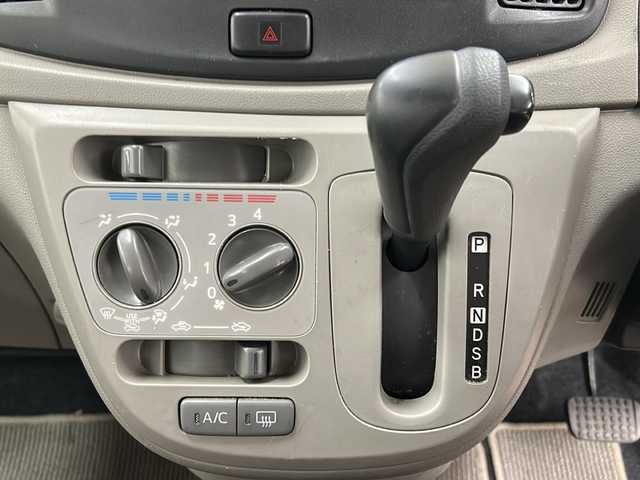 ダイハツ ミラ イース Lf SA 道央・札幌 2014(平26)年 16.6万km シャイニングレッド /4WD//アイドリングストップ//CD//ミュージックサーバー//ミュージックプレイヤー接続(AUX)//布シート//アルミホイール社外14インチ//ABS//横滑り防止装置//衝突被害軽減システム//ダブルエアバック//パワーウィンドウ//パワーステアリング