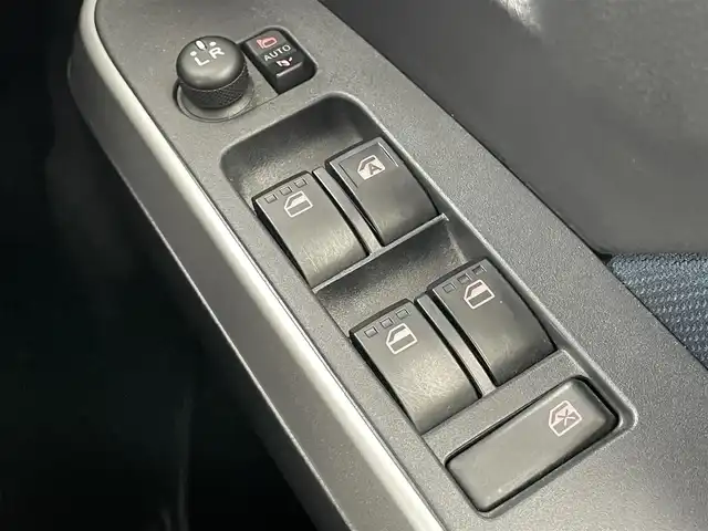 トヨタ ルーミー カスタムG 千葉県 2021(令3)年 2.6万km レーザーブルークリスタルシャイン 純正9インチナビ /【型式：NSZT-Y68T】/Bluetooth/CD/DVD/フルセグTV/SD/バックカメラ /両側パワースライドドア /ビルトインETC2.0/レーダークルーズコントロール /LEDヘッドライト /オートライト /オートハイビーム/D/N席シートヒーター/電動パーキングブレーキ/衝突被害軽減ブレーキ